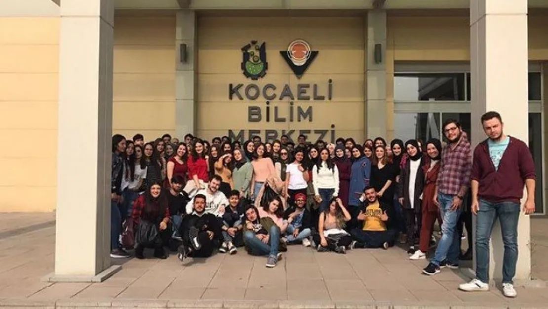 Üniversite öğrencileri Gez Gör'le İzmit'i gezdi