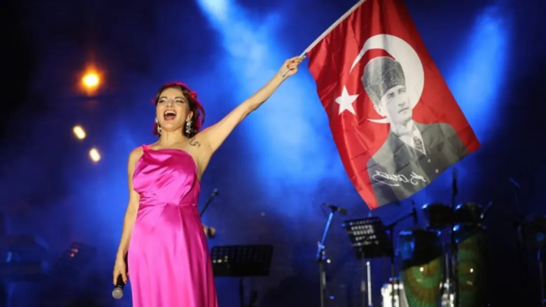İzmit Göksel ile coştu