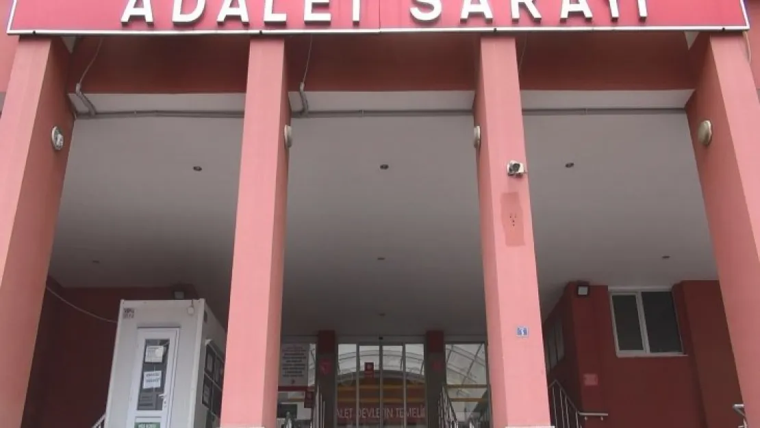 Üvey babasının istismarda bulunduğunu söylemişti, şikayetinden vazgeçti