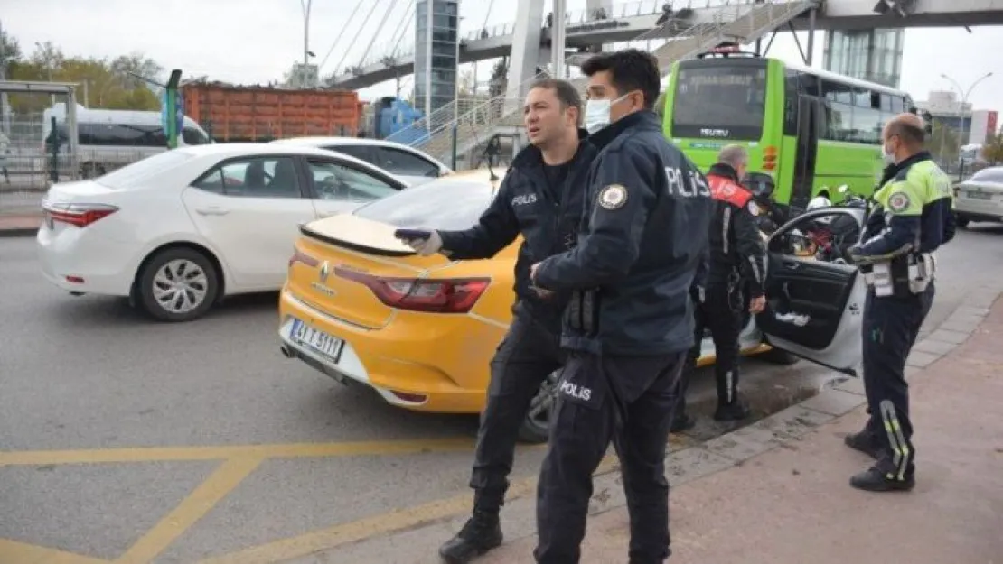 Uyuşturucu satışı şüphelisi kovalamacayla yakalandı