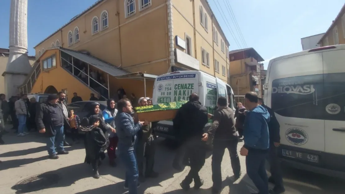 Üzerine demir kapı düşen çocuk yaşamını yitirdi