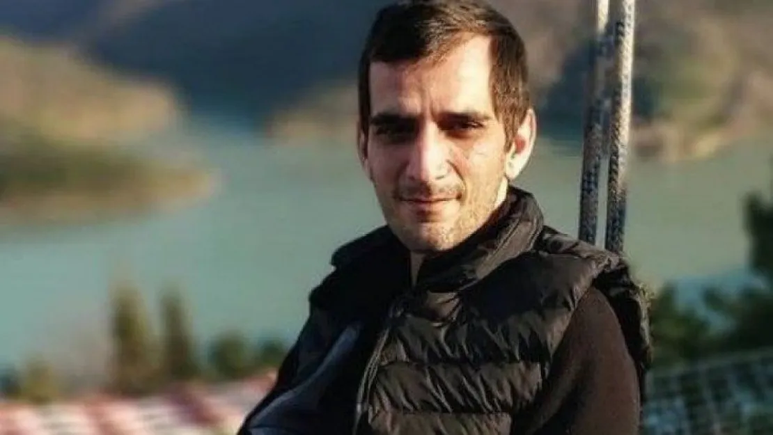 Üzerine devrilen tonlarca demirin altında can verdi  