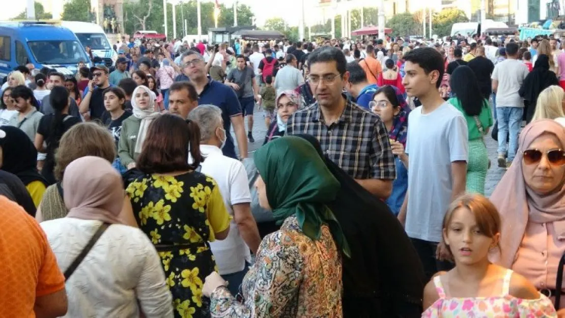 Haftalık vaka sayısı 300 bini geçti