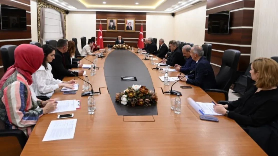 'Devletinize ve onu yönetenlere güvenin'