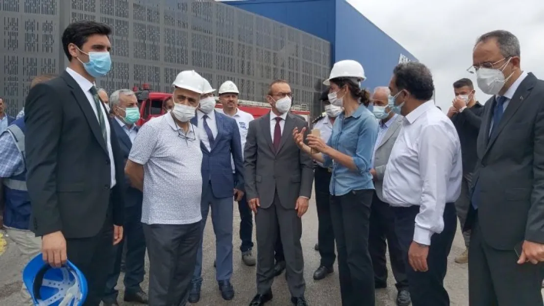 Vali Yavuz yanan fabrikayı inceledi!