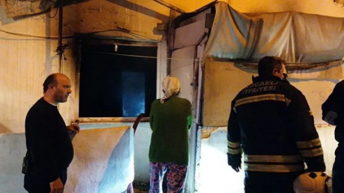 Yanan evden zor kurtuldular!