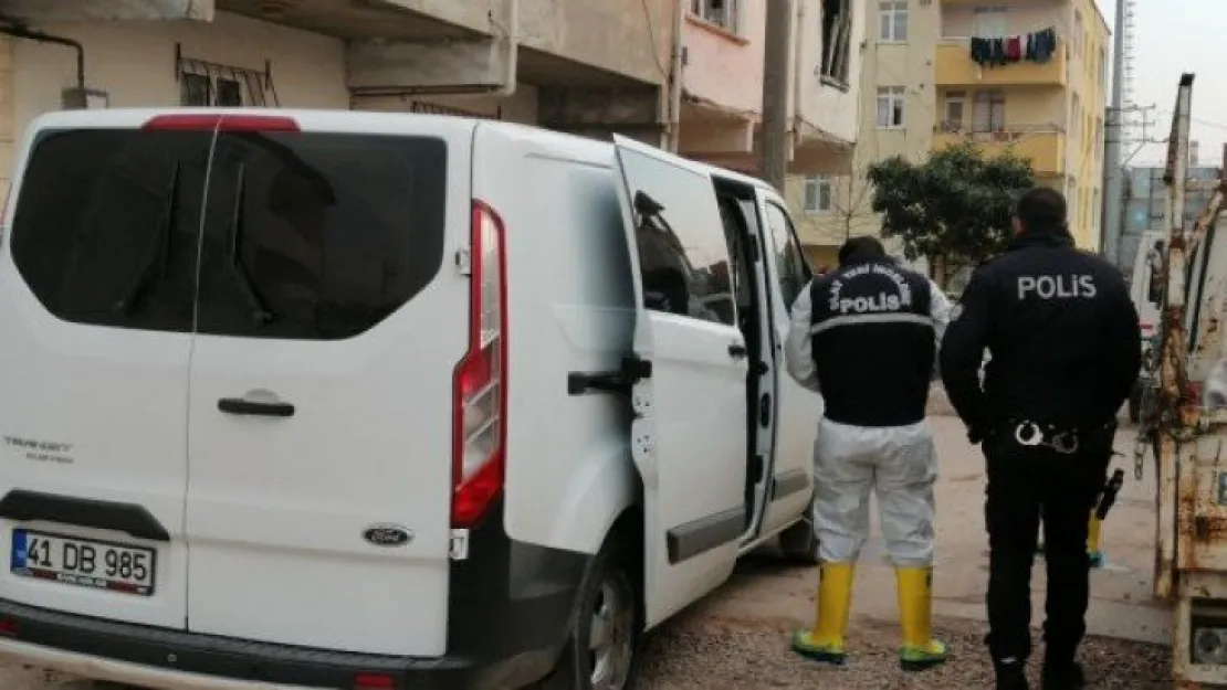 Yangında ölen adamın elleri ve ayakları zincirle bağlanmış
