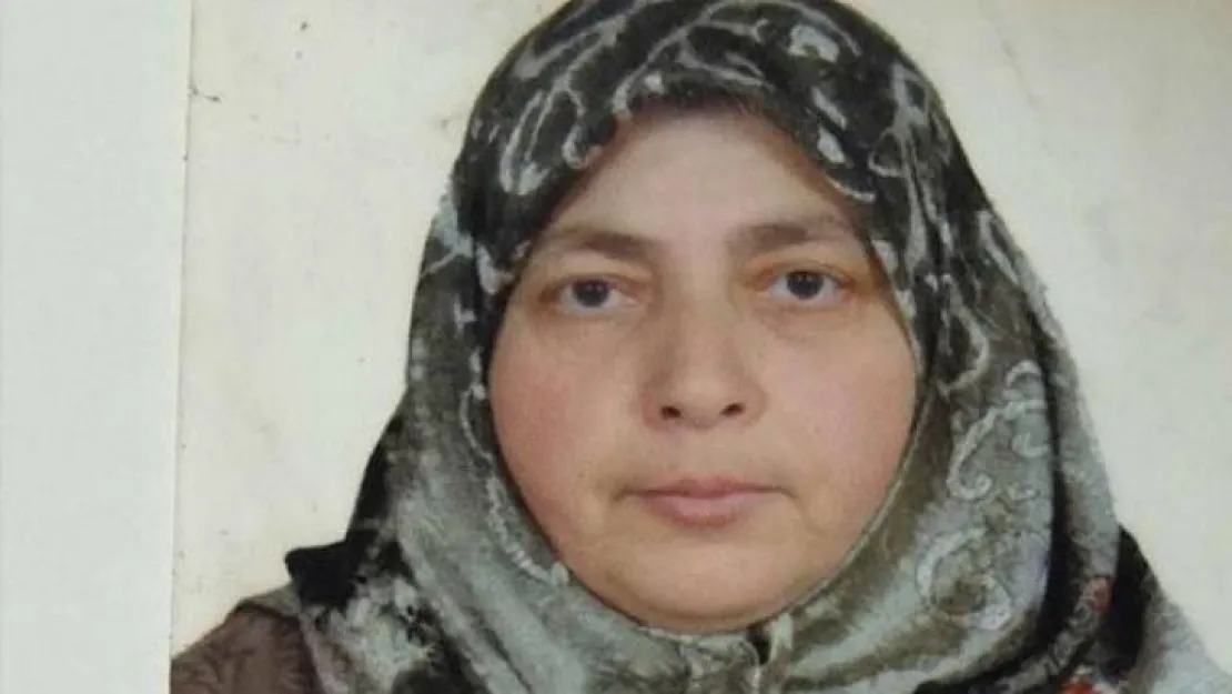 Yangından kaçarken düşen kadın kurtarılamadı