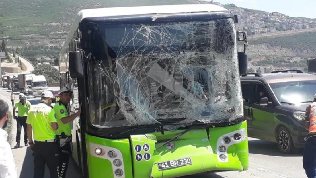 Yaralılar var: Belediye otobüsü ile tanker çarpıştı!