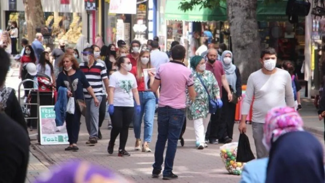 Yasağın ardından İzmit sokakları doldu taştı!