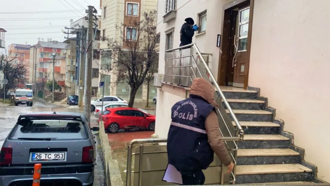 Yaşlı adam evinde ölü bulundu