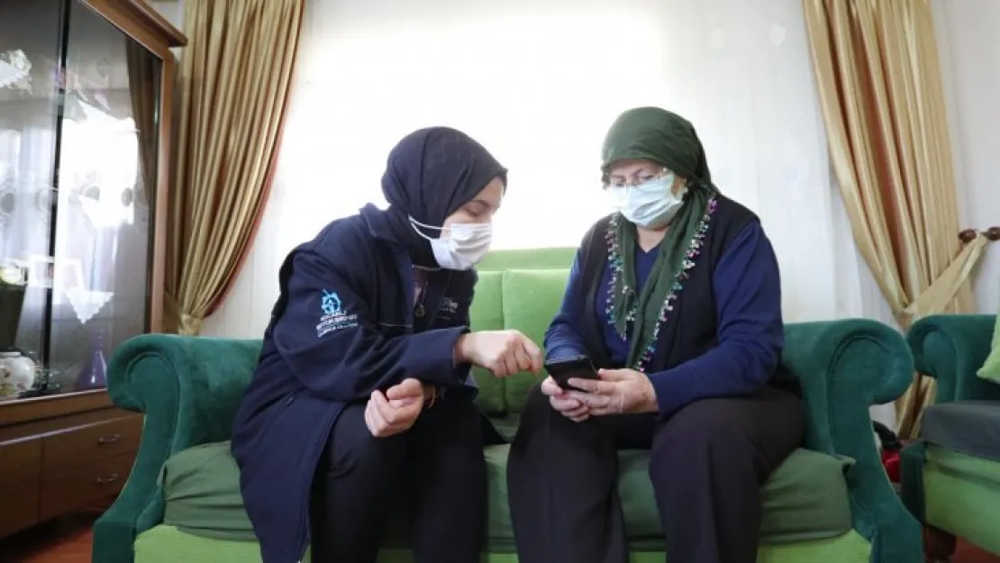 Yaşlı bireyler dijital dünya ile tanışıyor