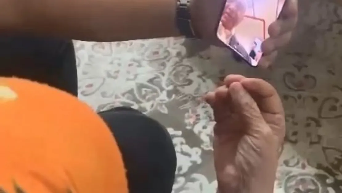 Yaşlı kadın Cumhurbaşkanı Erdoğan ile görüntülü konuştu