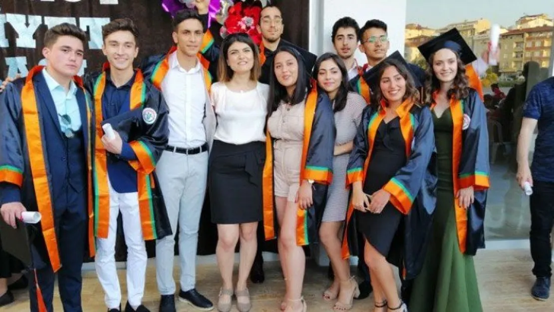 Yeni Umut ilk mezunlarını verdi