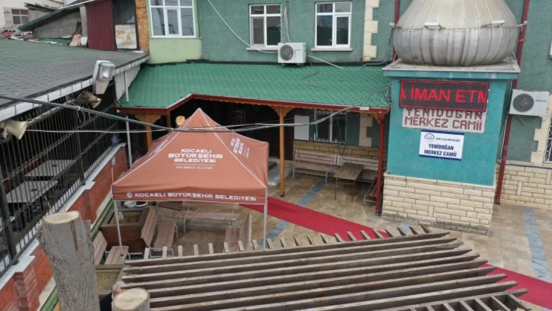 Yenidoğan Caminin sundurması da yenilendi