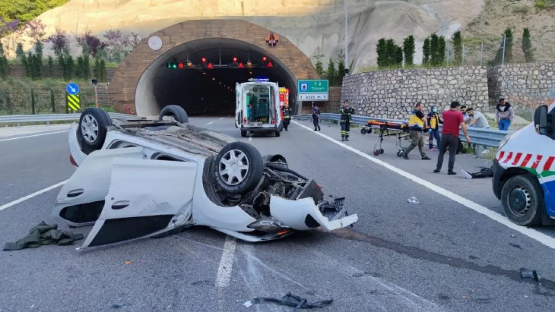Yol bakım aracına çarpıp takla attı: 6 yaralı