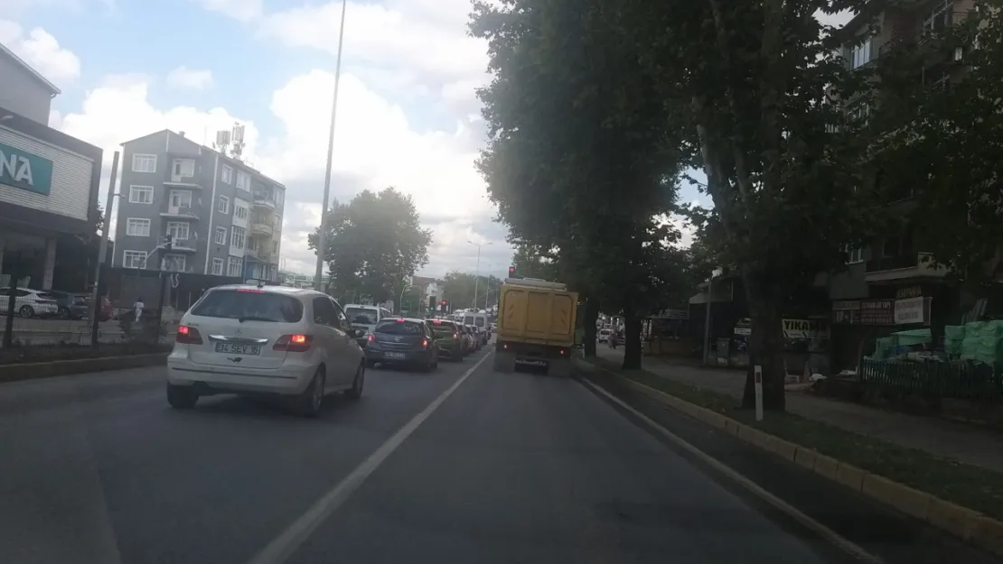 Yol boşken bile araçlar defalarca duruyor