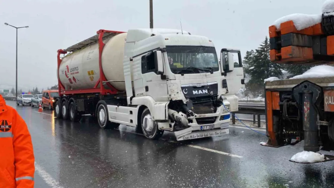 Yola dökülen yağ kazaya sebep oldu