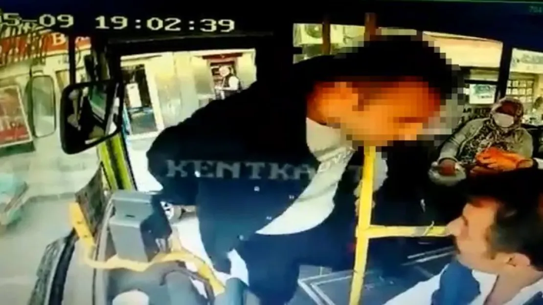 Yolculara dehşeti yaşattı: 'Gırtlağını keserim senin'