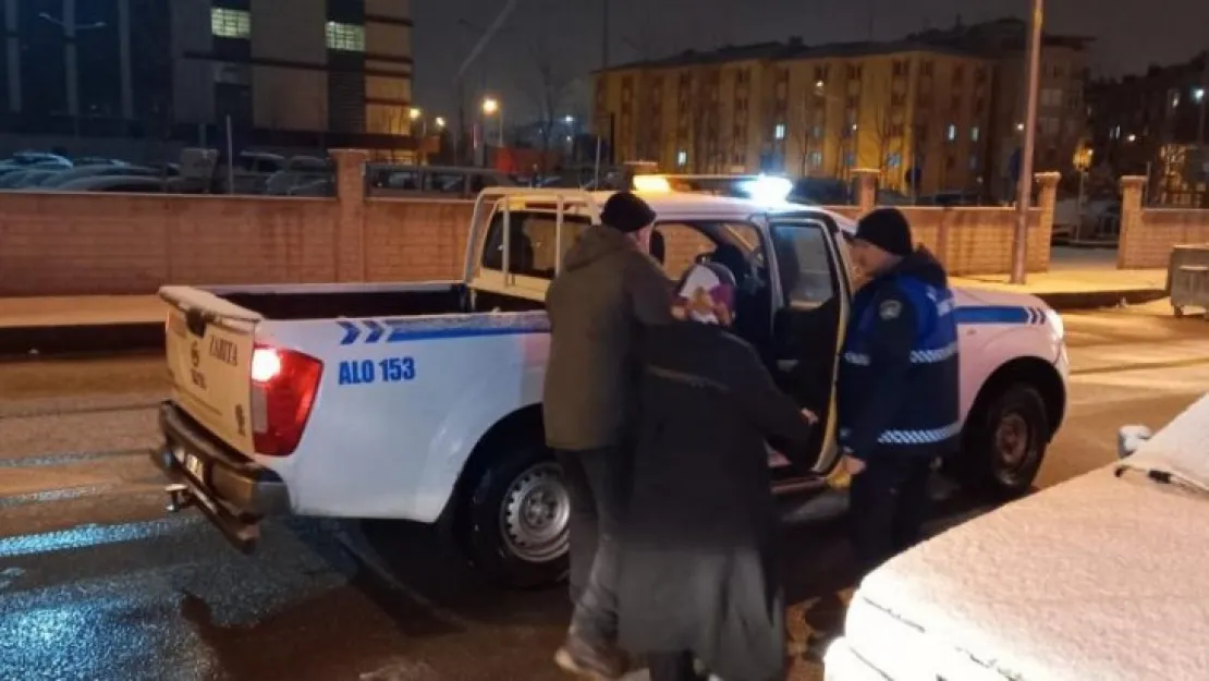 Yolda kalan vatandaşlara yardım eli