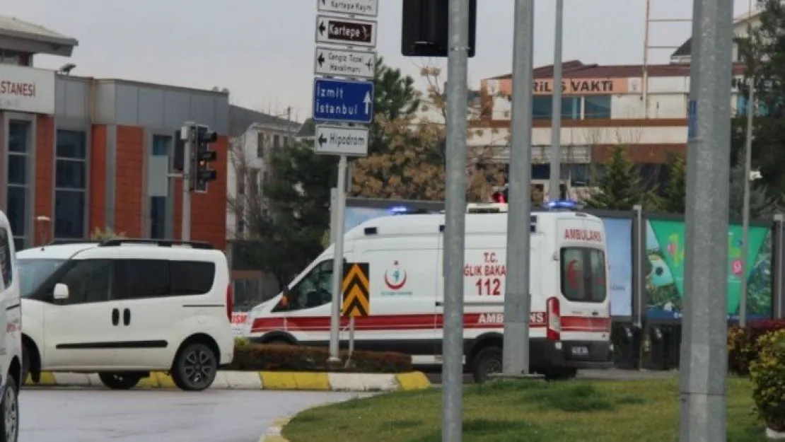 Yoldan geçmeye çalışırken tırın altında can verdi
