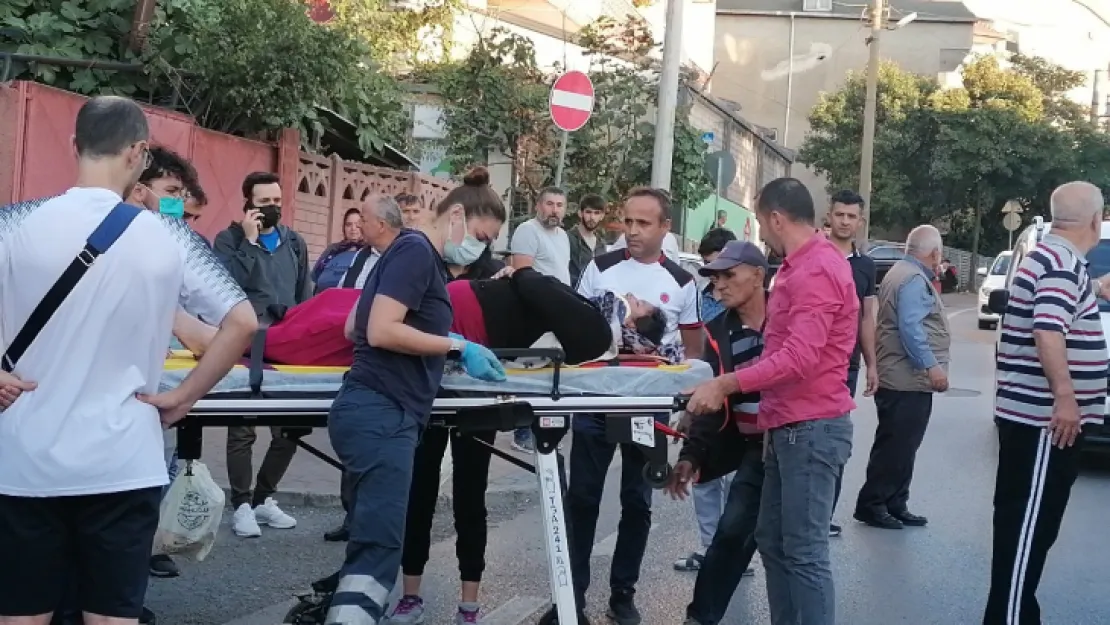 Yolun karşısına geçmek istedi, otomobil çarptı