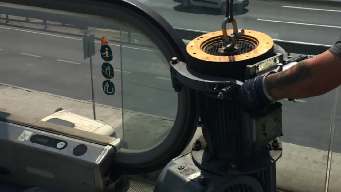 Yürüyen merdivene motor tadilatı