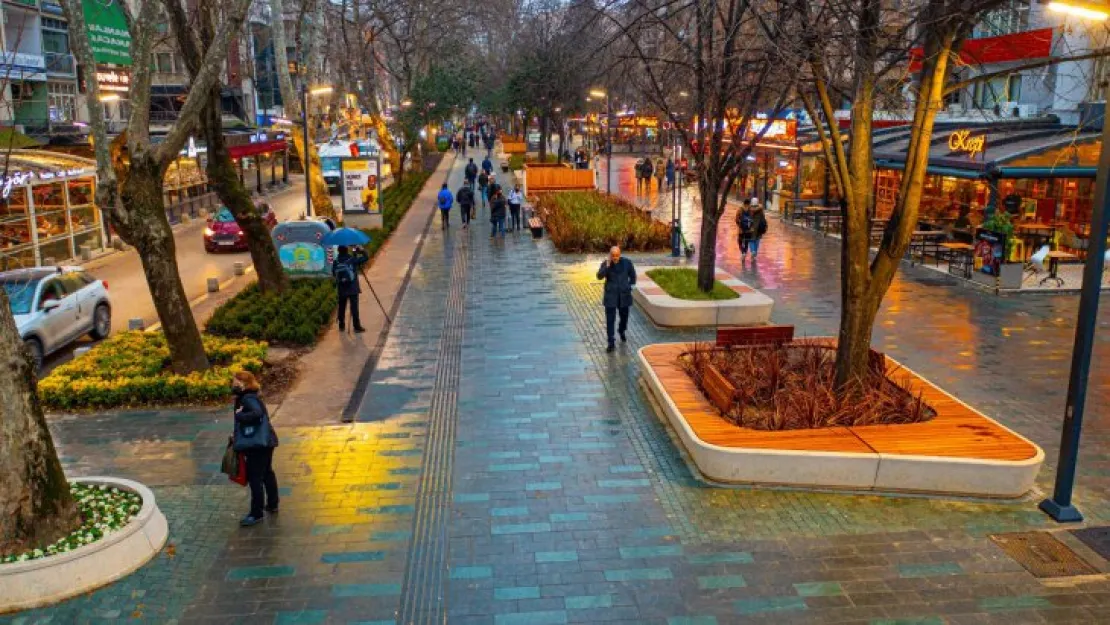 Yürüyüş Yolu gece ayrı, gündüz ayrı güzel