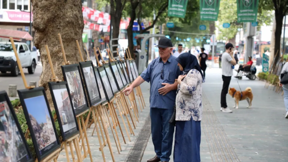 Yürüyüş yolunda depreminin 24. yılına özel sergi