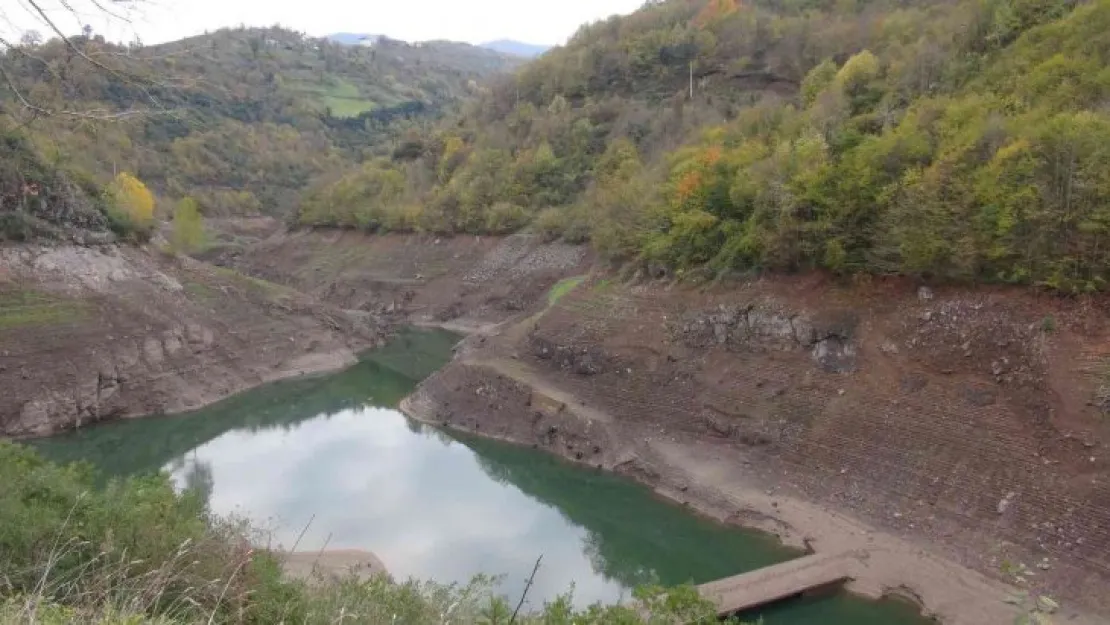 Yuvacık Barajında korkutan seviye, sular çekildi köprü ortaya çıktı