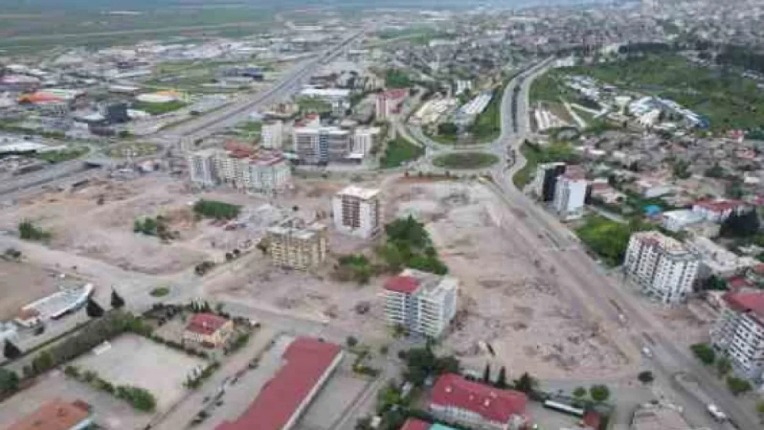 Yüzlerce kişiye mezar olmuştu, müteahhit tutuklandı