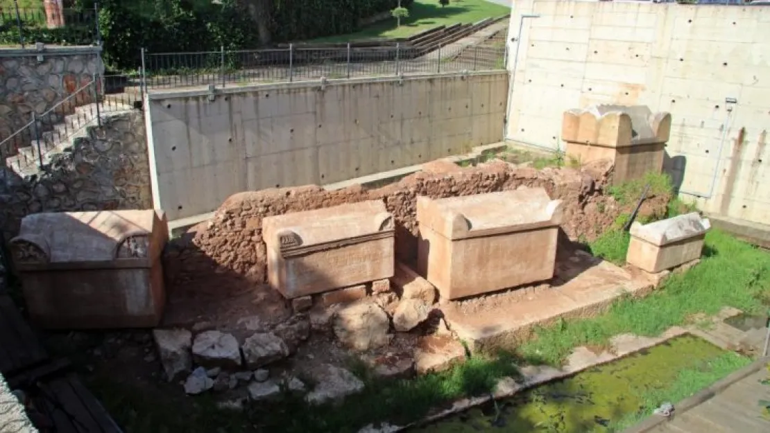 Yüzyıllar sonra kemik ve eşyalarıyla bulundu