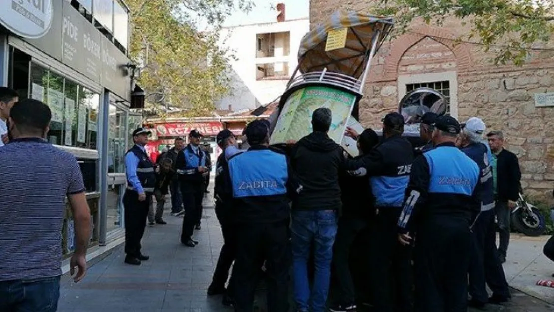 Zabıta ve vatandaşlar arasında arbede yaşandı