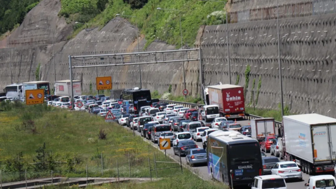 Zincirleme kaza İstanbul yolunu kapattı