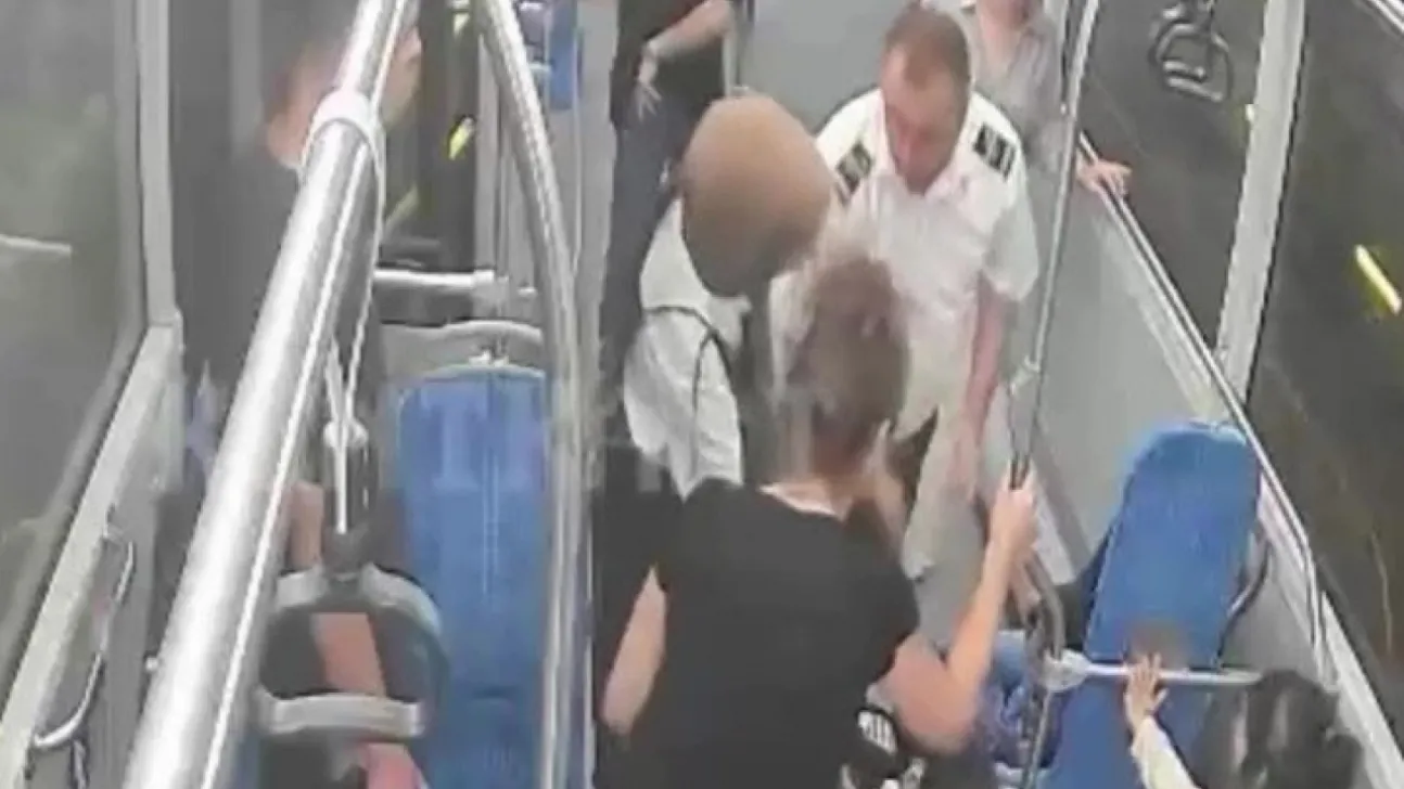 Nefes alamayan çocuğu otobüs şoförü hayata döndürdü