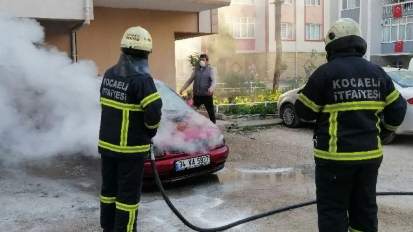 Çalıştıramadığı otomobil alev aldı!