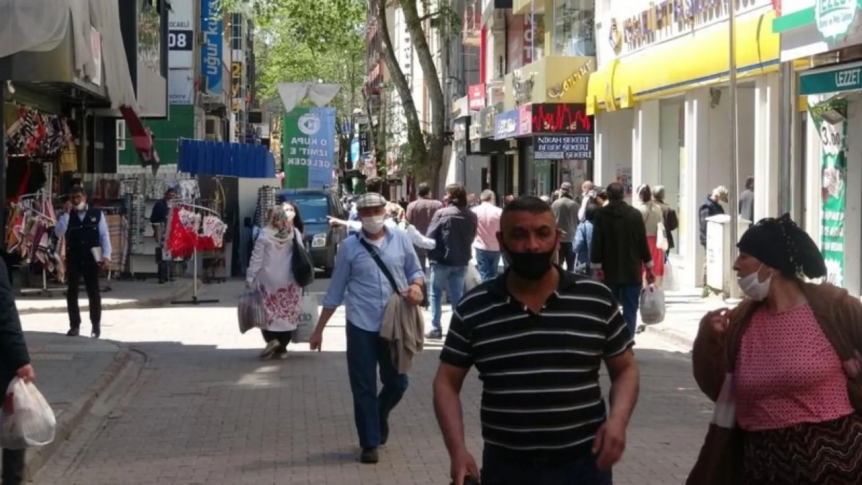 İzmit'te güzel hava insanları sokağa döktü