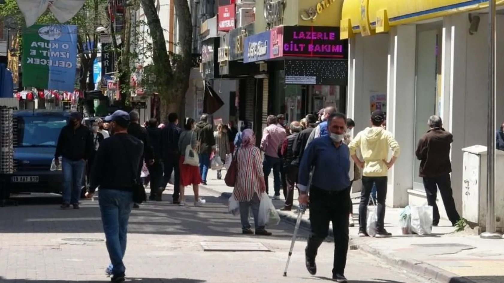 İzmit'te güzel hava insanları sokağa döktü