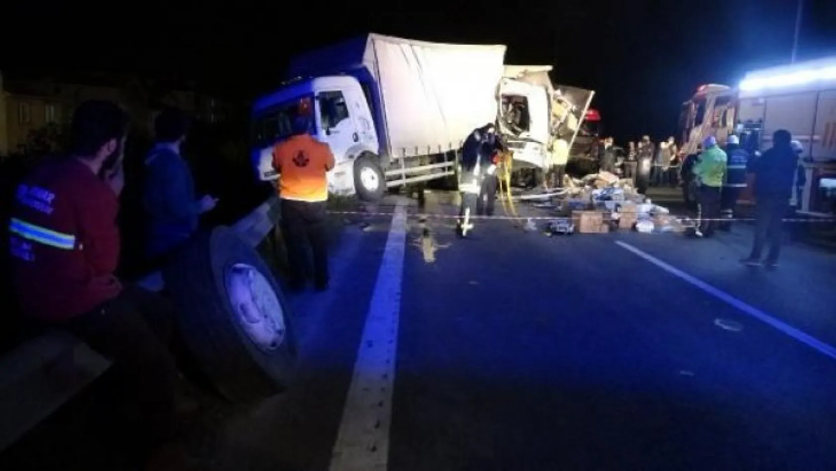Körfez'de iki kamyon fena çarpıştı: 1 Yaralı!