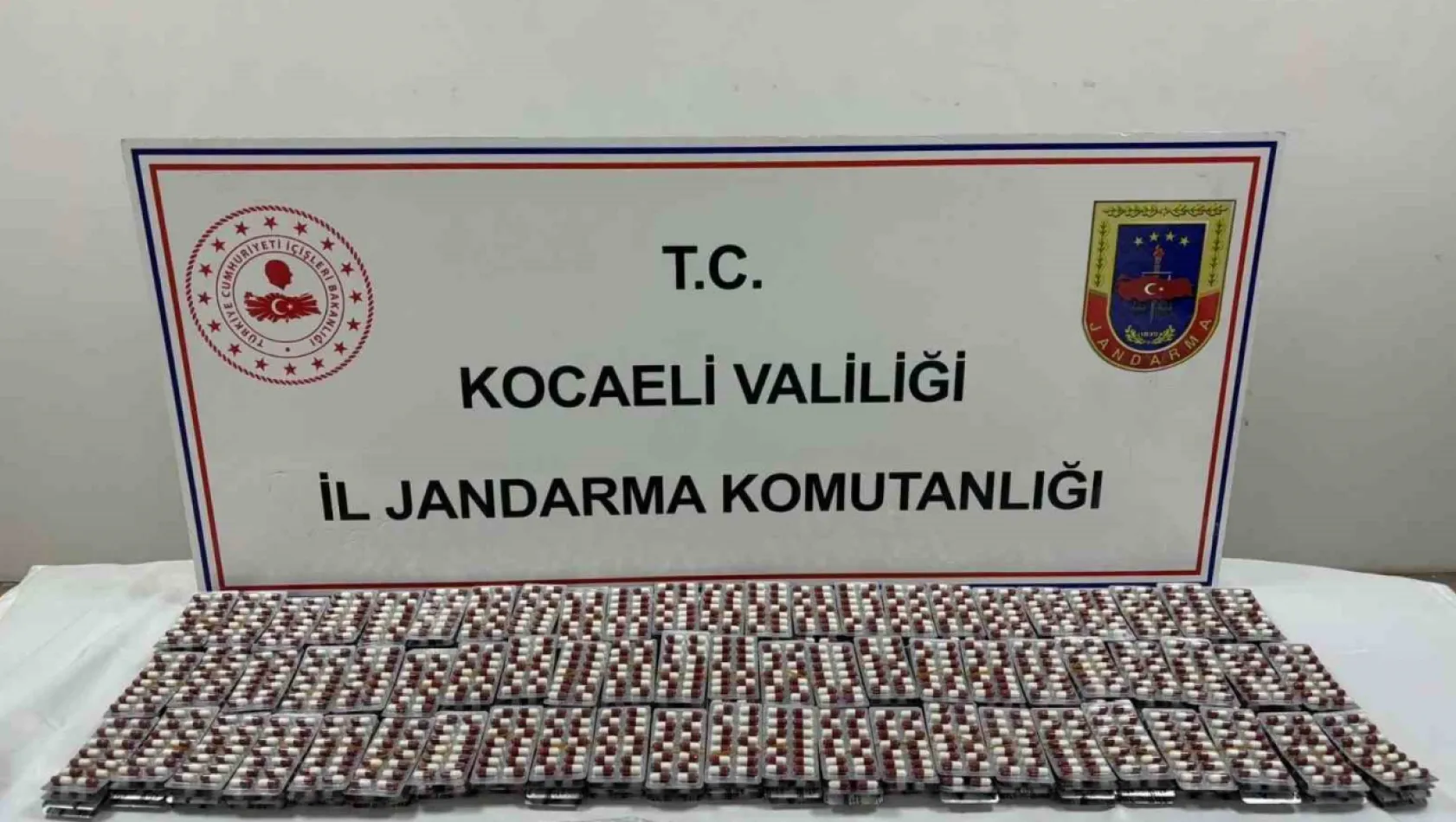 Kocaeli'de 3 kilo bonzai ve 5 bin hap ele geçirildi