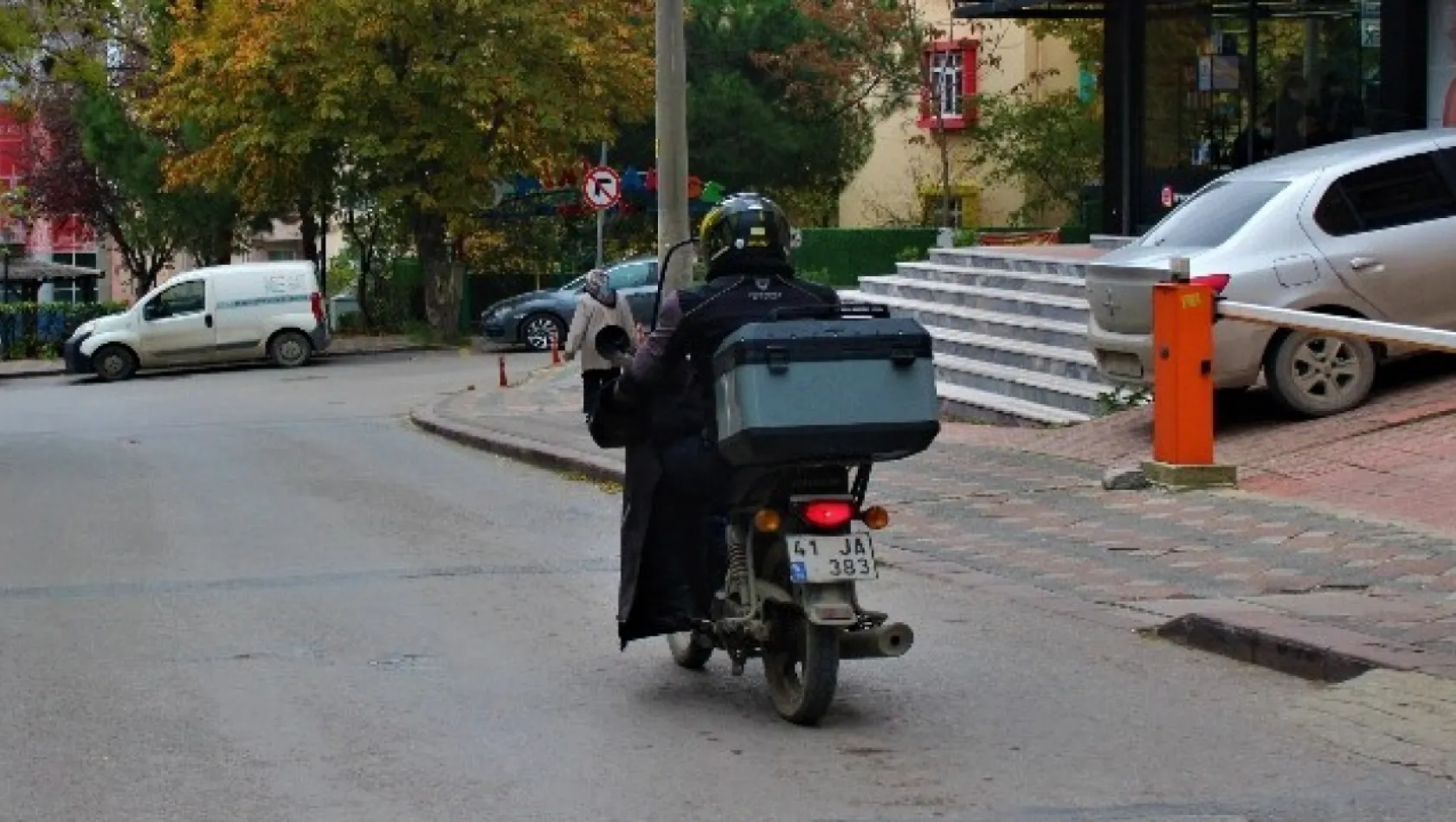 Kocaeli'de motosiklet, scooter ve motokuryelerin trafiğe çıkışı yasaklandı