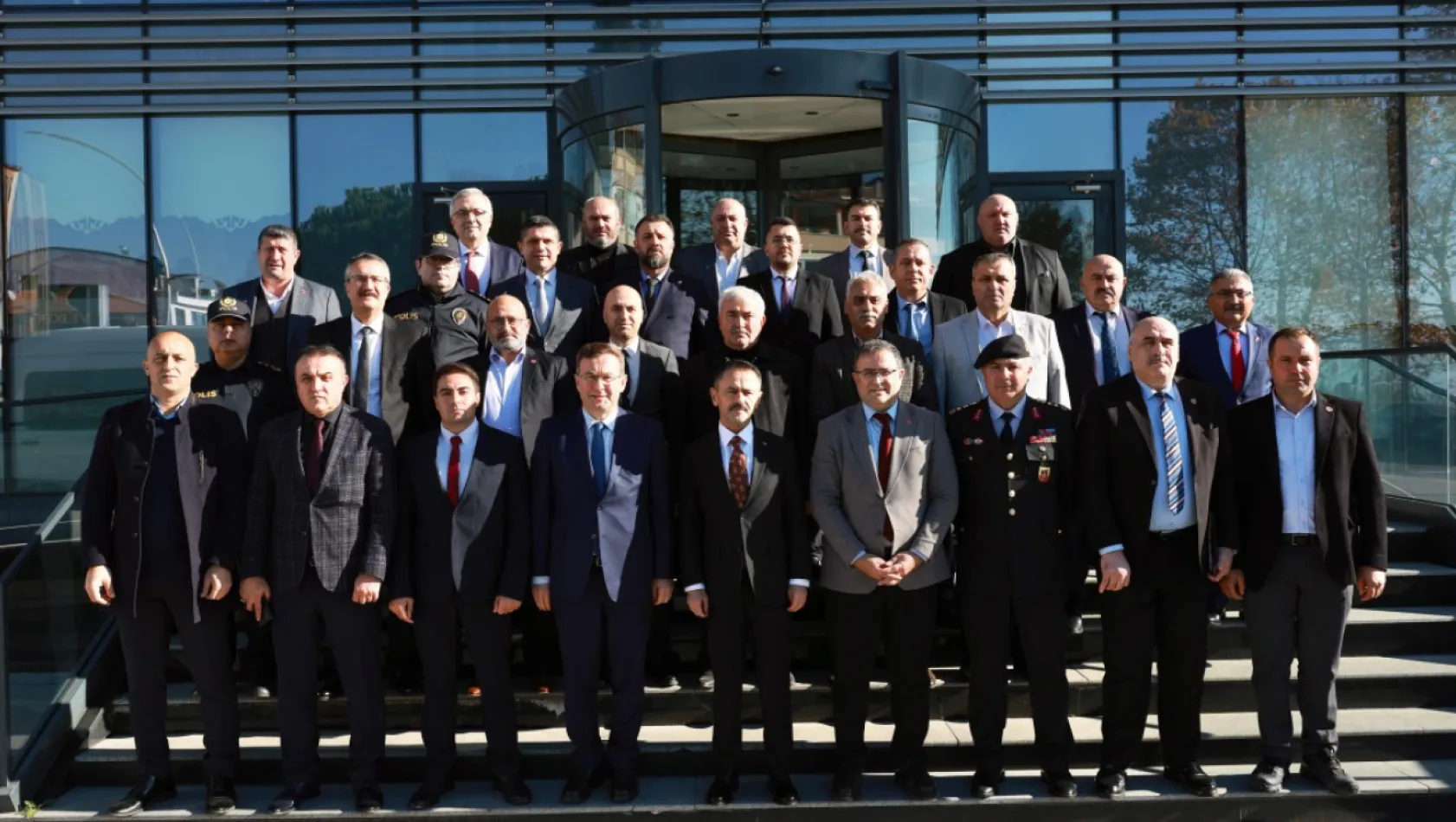 Vali Aktaş Derince'de muhtarlarla buluştu