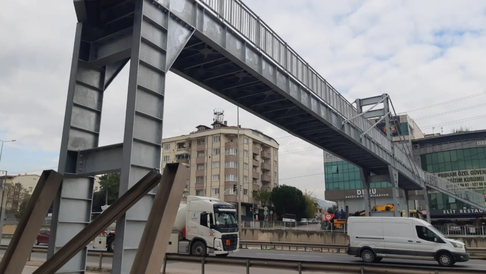 Yeni köprü kuruldu