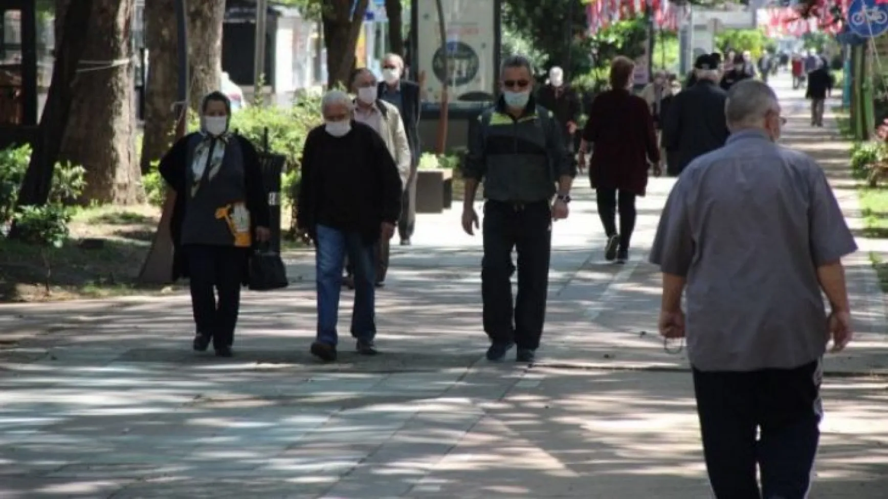 65 yaş üstü günler sonra sokakta!