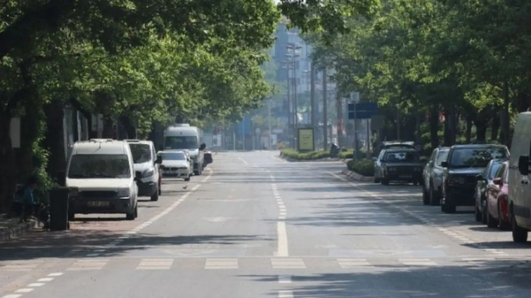 Boş kalan sokaklar kuş sesleri ile yankılandı