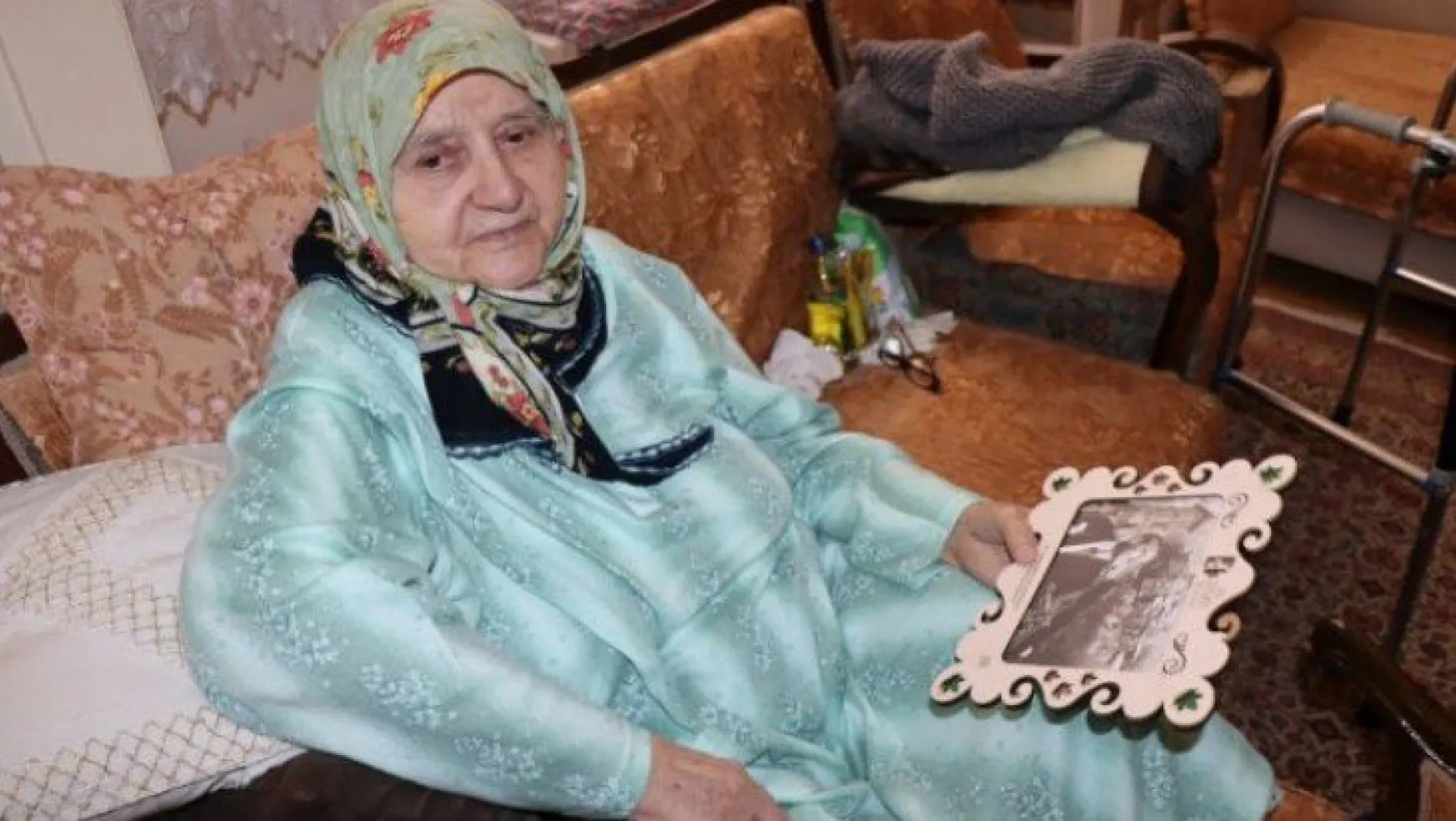 106 yaşındaki Şaziment teyzeye Anneler Günü sürprizi!