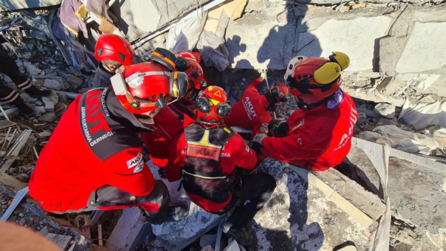 27 kişiyi kurtaran ekibin lideri o anları anlattı