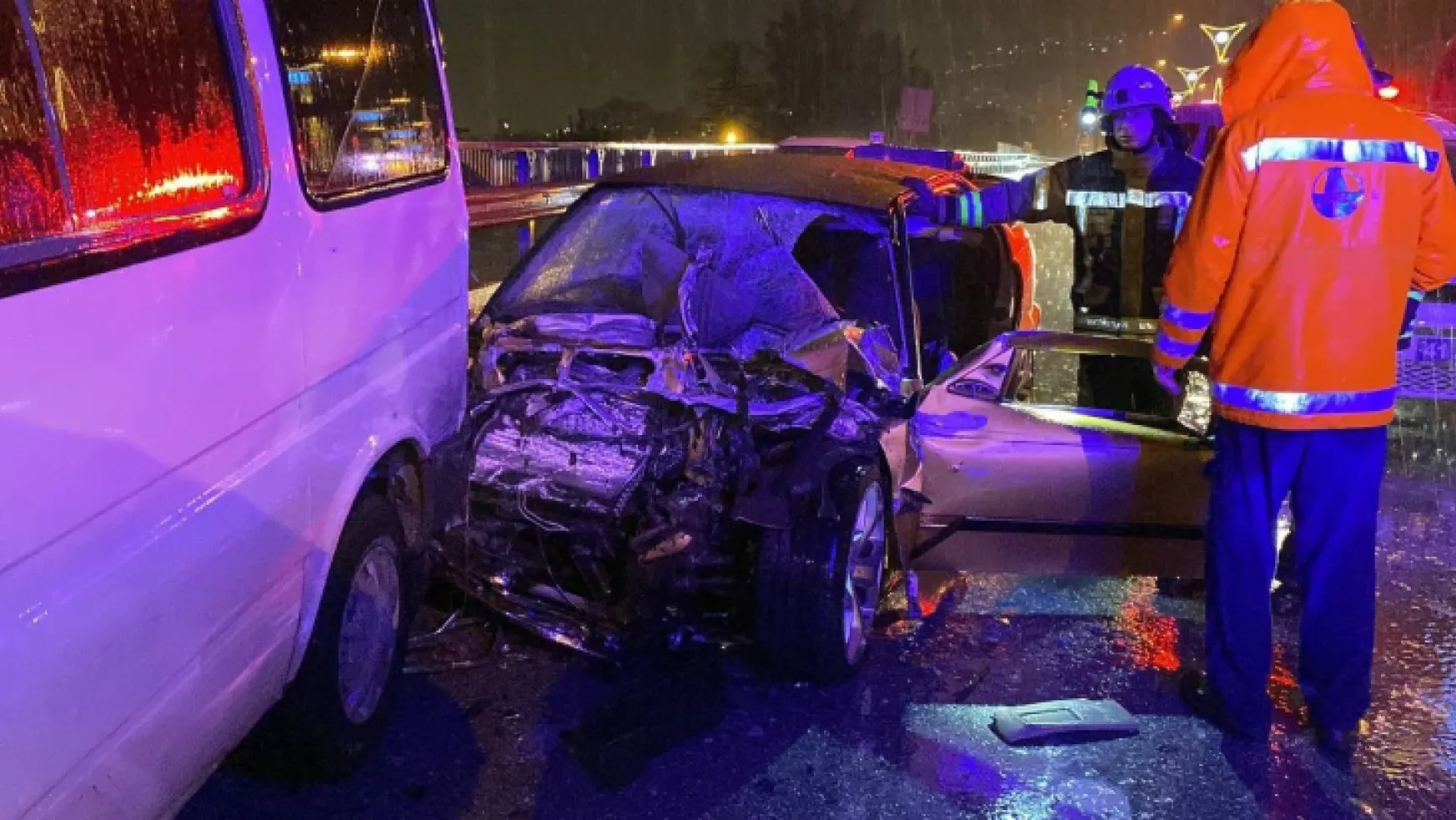 Kocaeli 'de 5 araç zincirleme trafik kazasına karıştı: 1 ölü, 5 yaralı