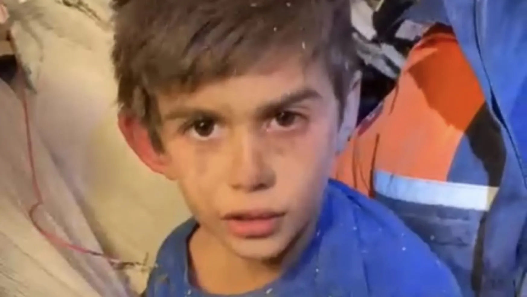 5 yaşındaki Mehmet 45 saat sonra göçük altından çıkarıldı