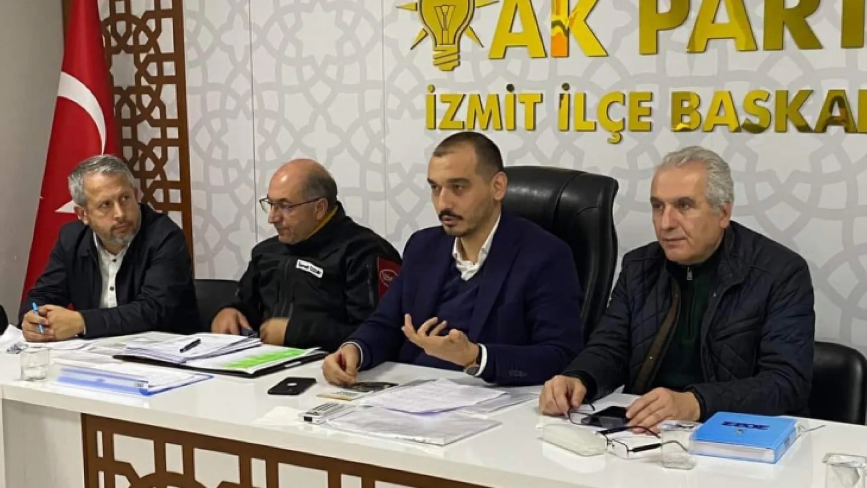 AK Parti İzmit, sandık kurul üyeleriyle görüştü